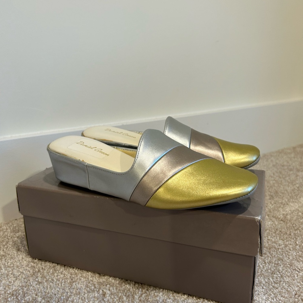 Daniel Green Denise slipper size 7